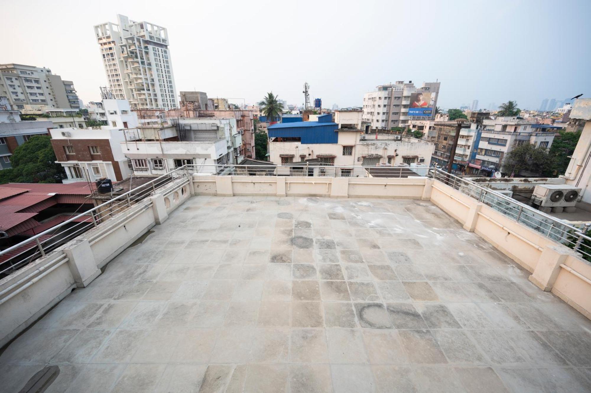 Lakeside Suites Calcutta  Esterno foto